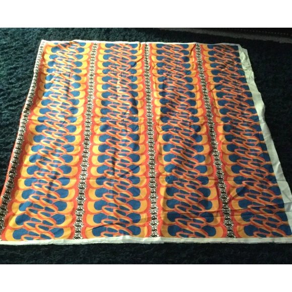 Fabric colorful chain print orange yellow blue with black/white trim 110" x 59" - Picture 2 of 3